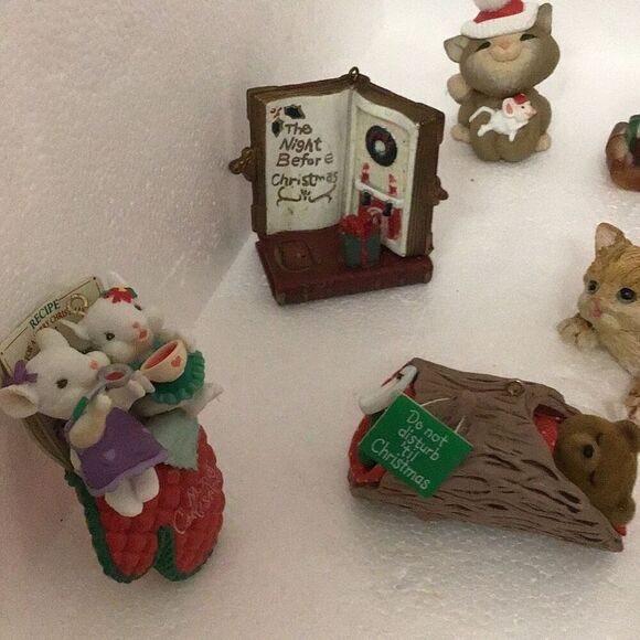 11 each miniature Christmas ornaments - Picture 5 of 6